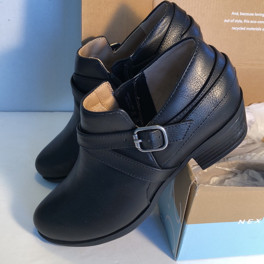 NWT LifeStride velocity 2.0 Adley black smooth shootie bootie size 6